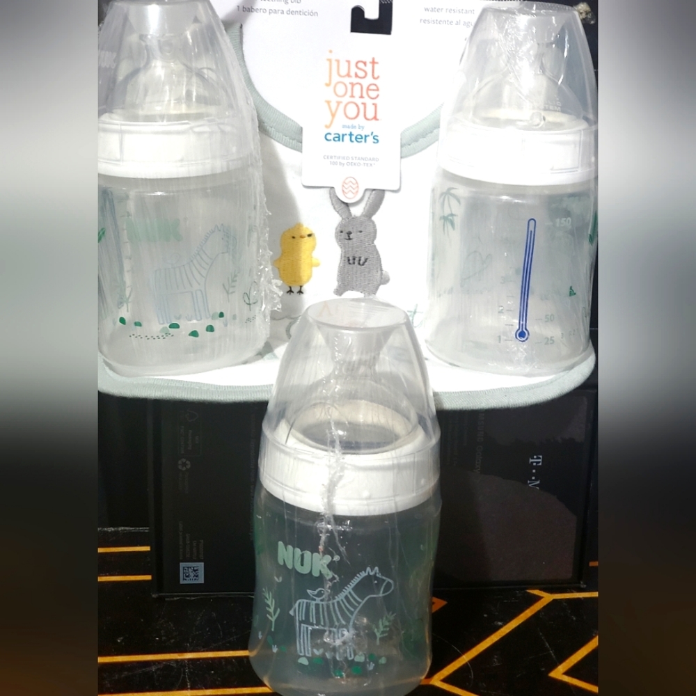 3 Nuk smooth flow anti colic bottle 5oz 3 pack free bib